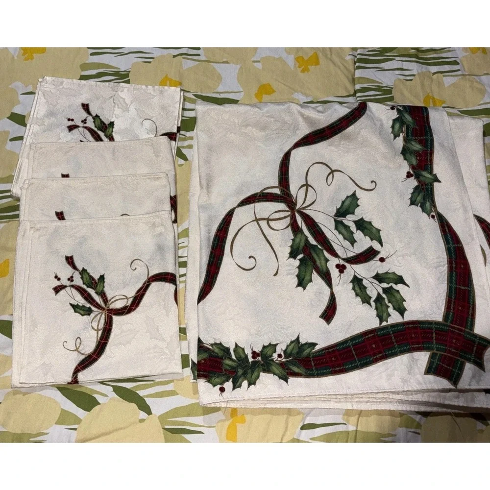 Lenox Holiday Nouveau Tablecloth 56